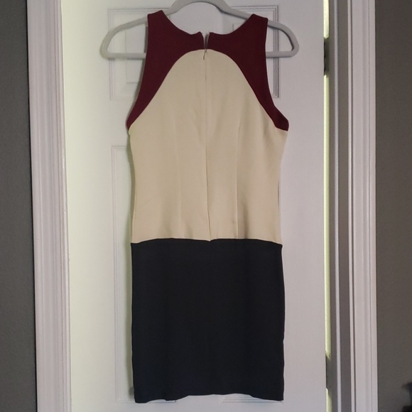 Knee length dress - Picture 2 of 3